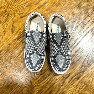 Steve Madden slip on shoe size 7.5 snake skin